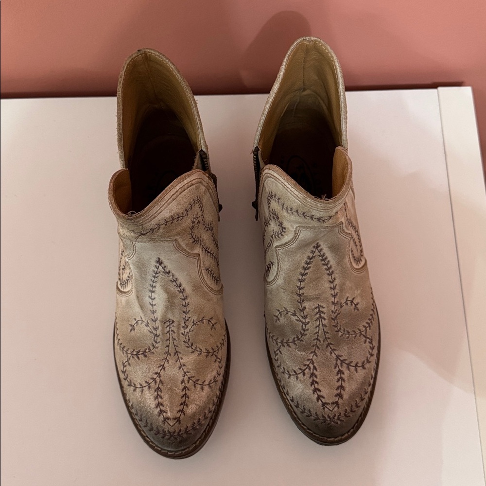 Sterling River Boots Embroidered Cream Ankle Booties - Picture 7 of 12